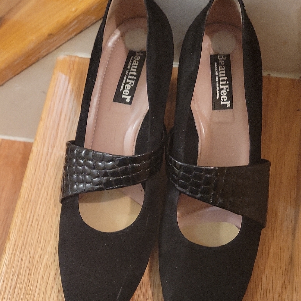 BeautiFeel Black Heels with Textured Strap